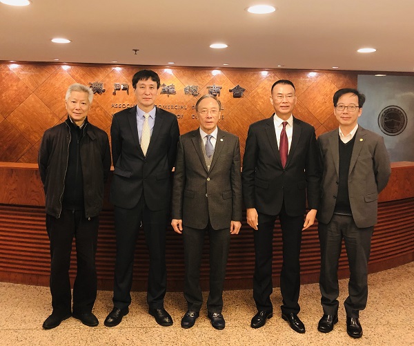 崔文龍總代表與中華總商會(huì)黃國(guó)勝一行人合照.jpg